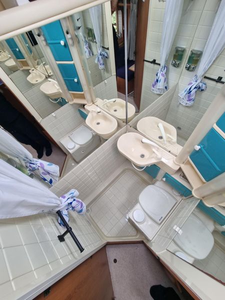Dethleffs Globetrotter – 6 Berth / 6 Belts 363594141