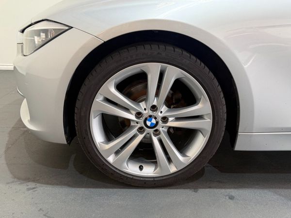 BMW 320i Luxury Auto 363733526