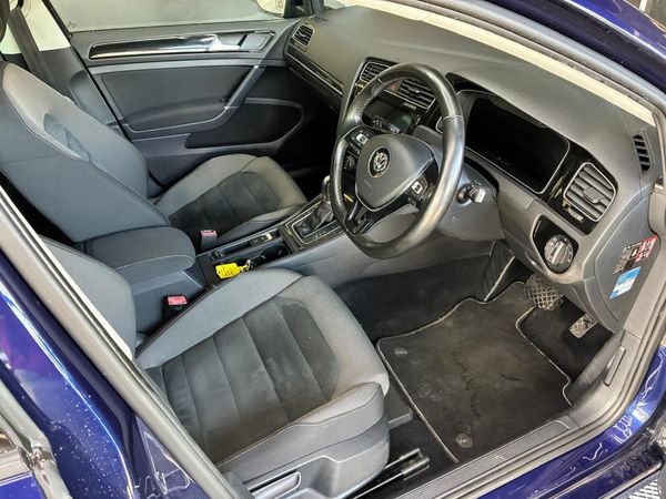 VW Golf 363794194