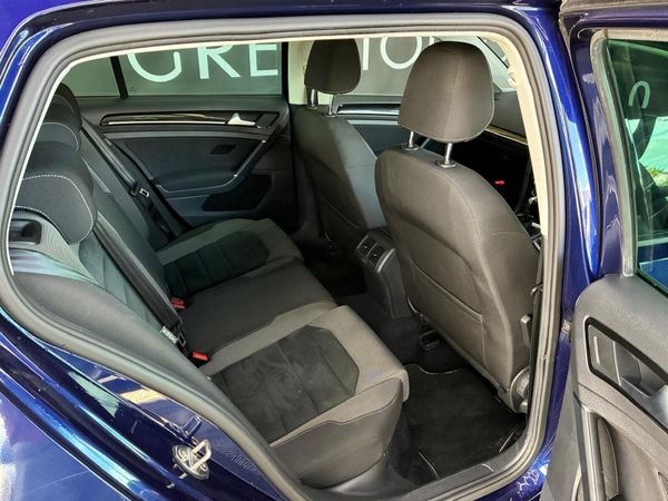 VW Golf 363794196