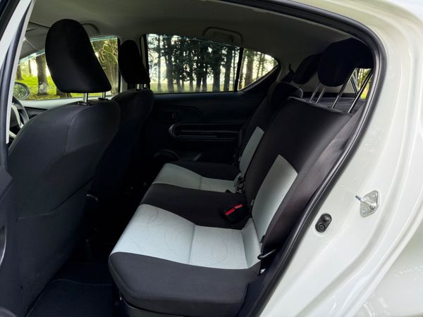 Toyota Aqua 2014 Automatic Hybrid 363810772