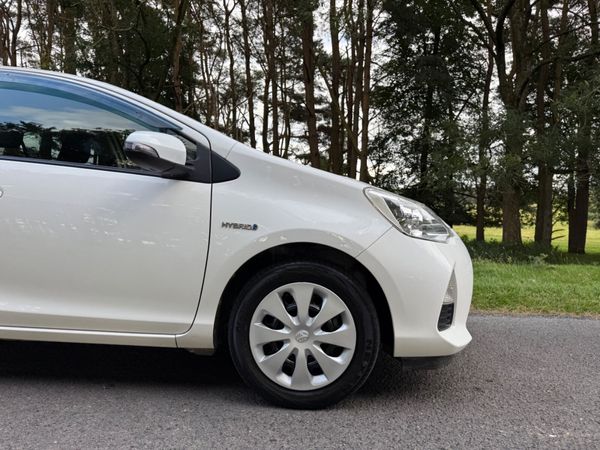 Toyota Aqua 2014 Automatic Hybrid 363810781