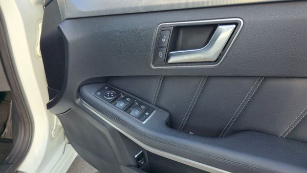 Mercedes-Benz E-Class AVANTGARDE 363821964