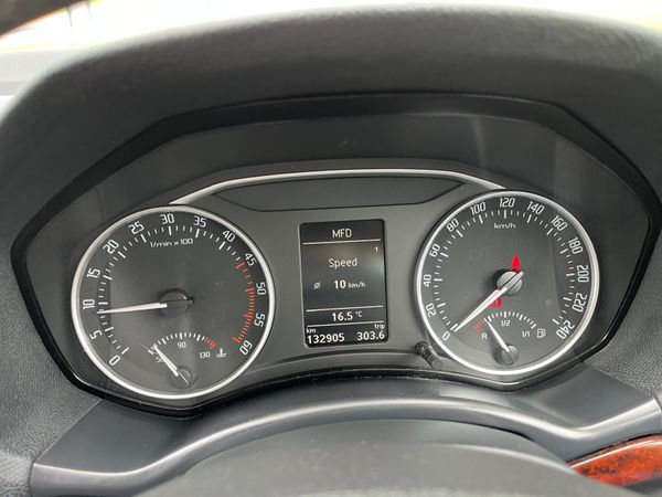 Skoda Octavia 2010 TDI Elegance Low mileage 363941803