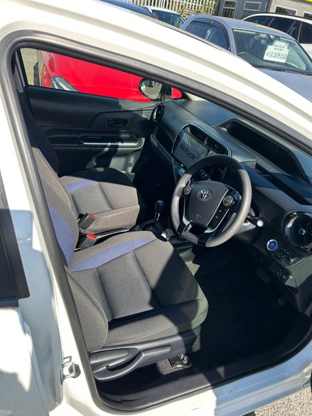 TOYOTA AQUA Hybrid 363959506