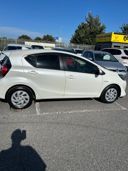 TOYOTA AQUA Hybrid 363959508
