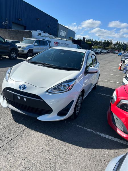 TOYOTA AQUA Hybrid 363959510