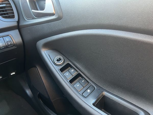 2018 (182) Hyundai I20 SE 1.2 Petrol 374046487