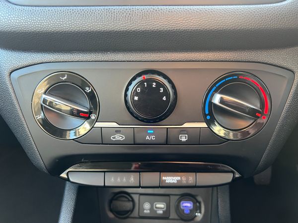 2018 (182) Hyundai I20 SE 1.2 Petrol 374046494