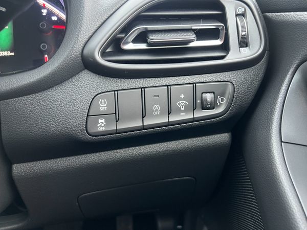 2023 (232) Hyundai I30 Premium 1.0 T-GDI MHEV-Auto 374077750