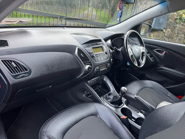Hyundai ix35 1.7 Diesel Celebration LE 2WD 374085058