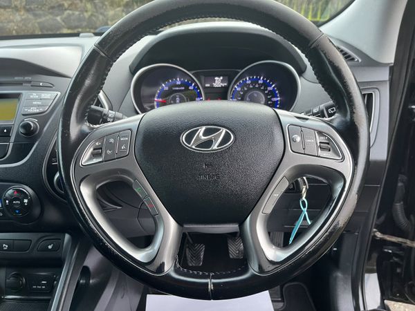 Hyundai ix35 1.7 Diesel Celebration LE 2WD 374085059