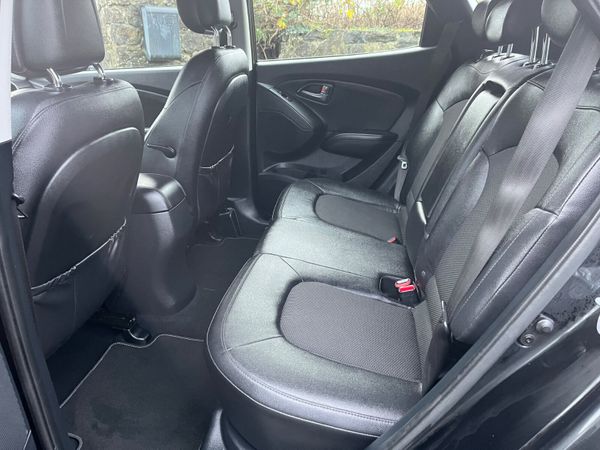 Hyundai ix35 1.7 Diesel Celebration LE 2WD 374085061