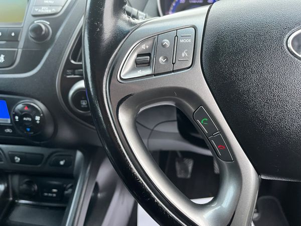Hyundai ix35 1.7 Diesel Celebration LE 2WD 374085075