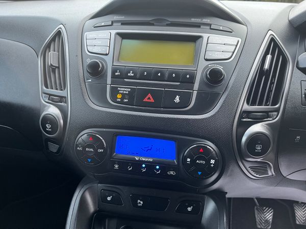 Hyundai ix35 1.7 Diesel Celebration LE 2WD 374085071