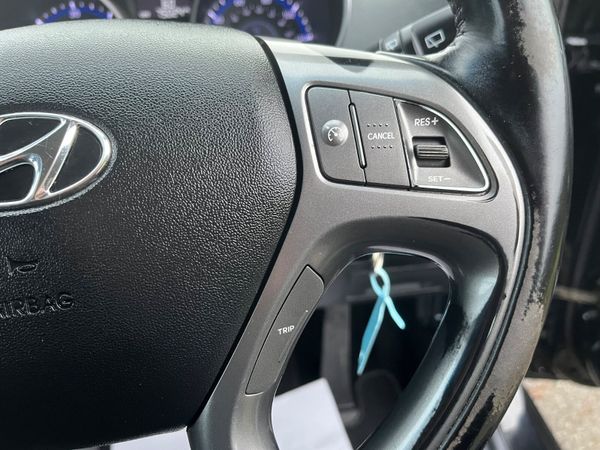 Hyundai ix35 1.7 Diesel Celebration LE 2WD 374085073