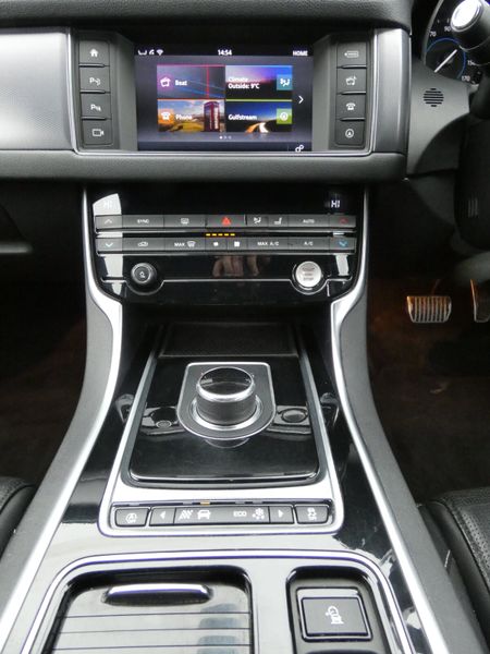 JAGUAR XF 2.0 D 180PS R-Sport Automatic 374086436