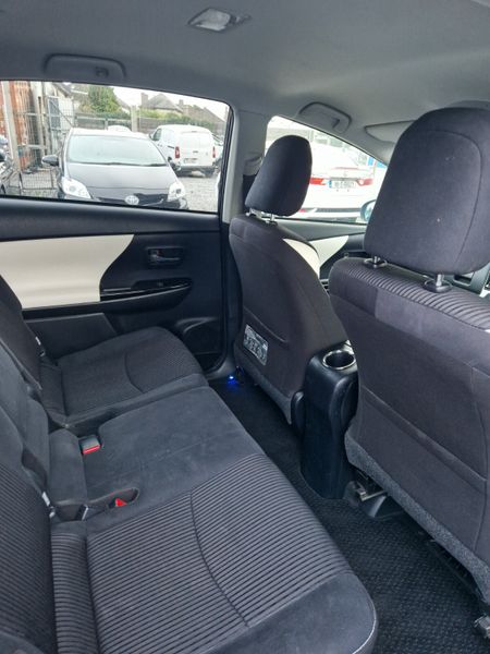 Toyota Prius 7 SEATER // self charging hybrid 374083435