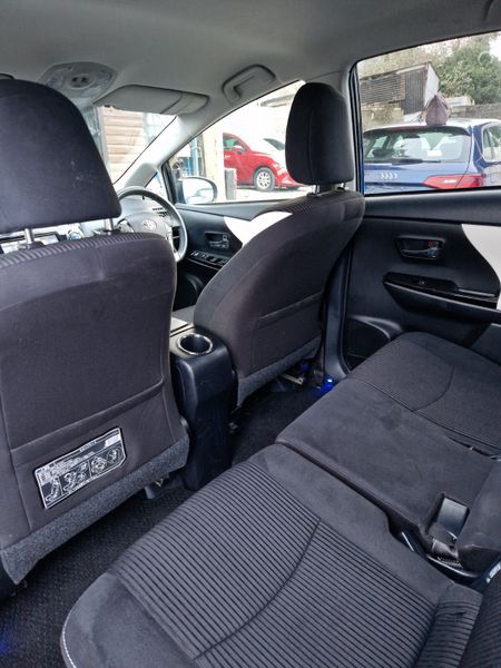 Toyota Prius 7 SEATER // self charging hybrid 374083450