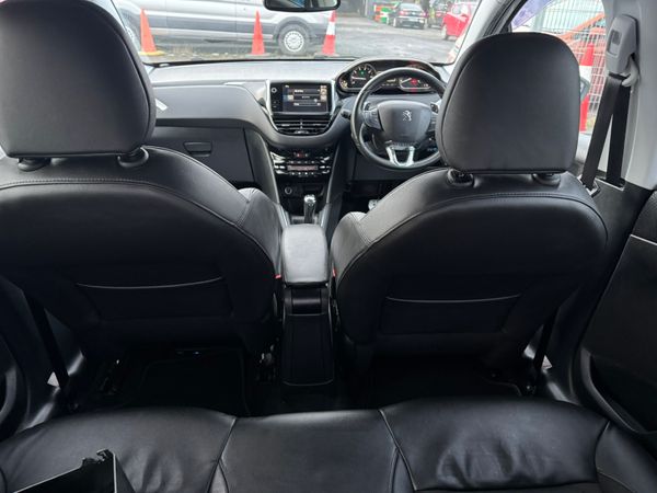 Peugeot 208 Automatic 374117524