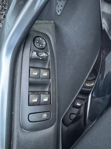 Peugeot 208 Automatic 374117525