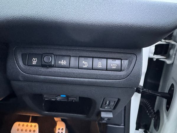 Peugeot 208 Automatic 374117526