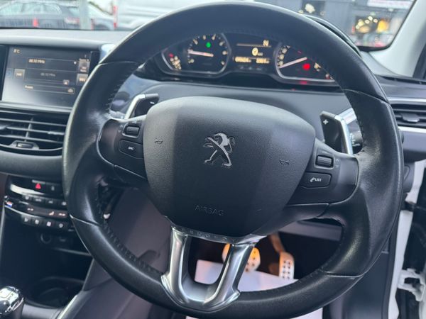 Peugeot 208 Automatic 374117527