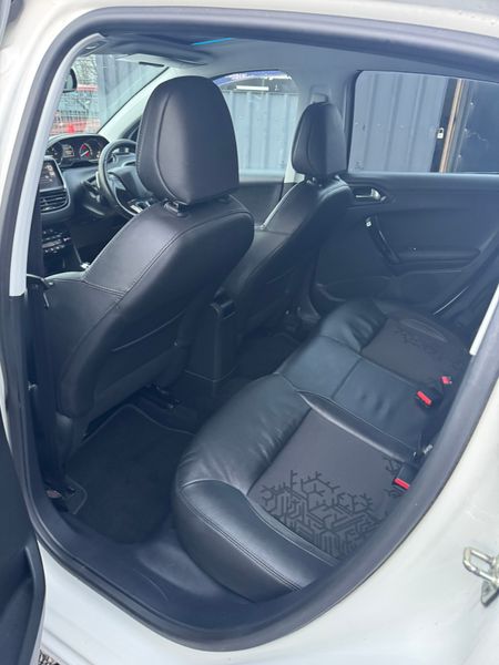 Peugeot 208 Automatic 374117521
