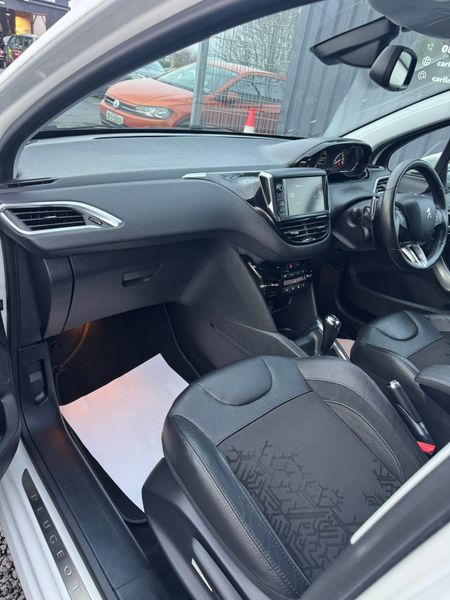 Peugeot 208 Automatic 374117522