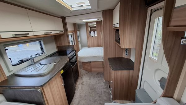 Lunar Conquest 574 Island Bed Caravan 374126319