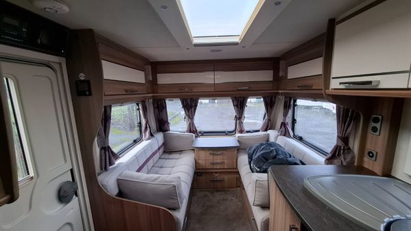 Lunar Conquest 574 Island Bed Caravan 374126320