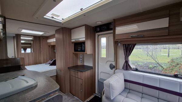 Lunar Conquest 574 Island Bed Caravan 374126321