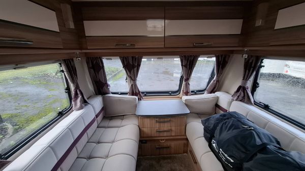 Lunar Conquest 574 Island Bed Caravan 374126322