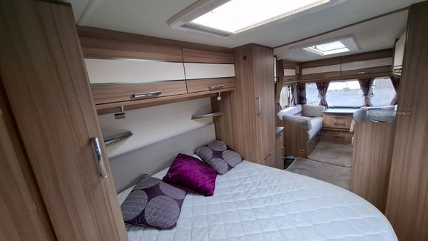 Lunar Conquest 574 Island Bed Caravan 374126339