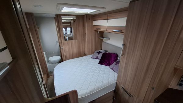 Lunar Conquest 574 Island Bed Caravan 374126330