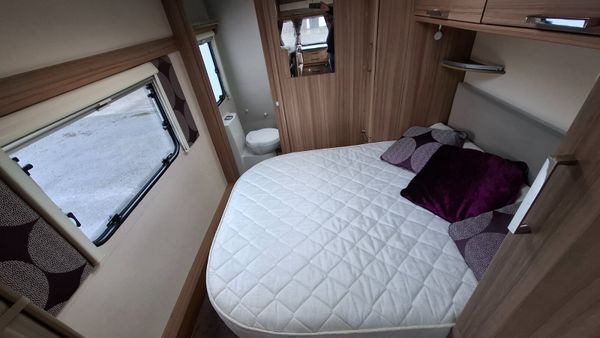 Lunar Conquest 574 Island Bed Caravan 374126332