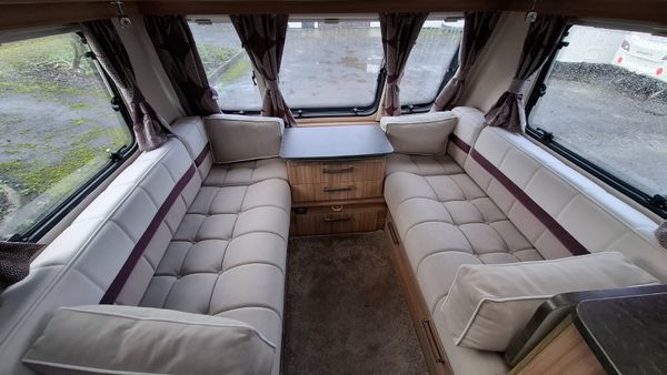 Lunar Conquest 574 Island Bed Caravan 374126333