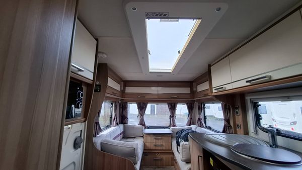 Lunar Conquest 574 Island Bed Caravan 374126346