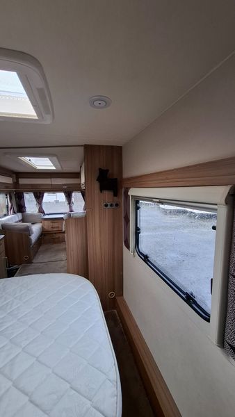 Lunar Conquest 574 Island Bed Caravan 374126341