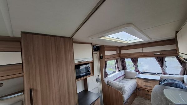 Lunar Conquest 574 Island Bed Caravan 374126342