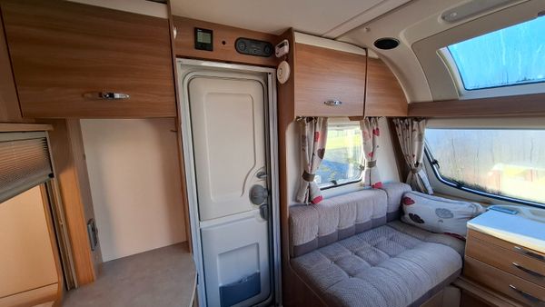 Swift Coastline 4FB Island Bed Caravan 374126556