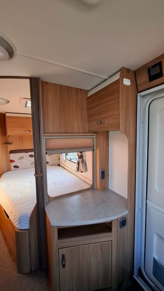 Swift Coastline 4FB Island Bed Caravan 374126562