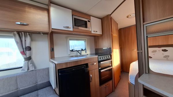 Swift Coastline 4FB Island Bed Caravan 374126563