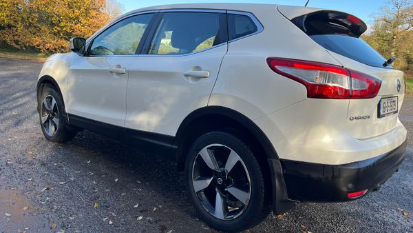 Nissan Qasqai  Artic white 374149305