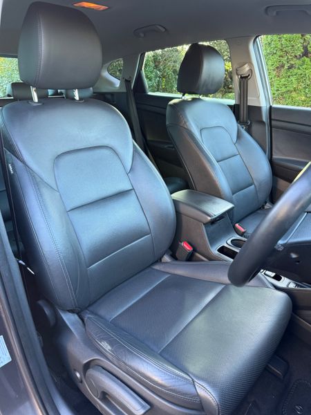 Now Reserved! Low km 191 Hyundai Tucson Executive! 374150959