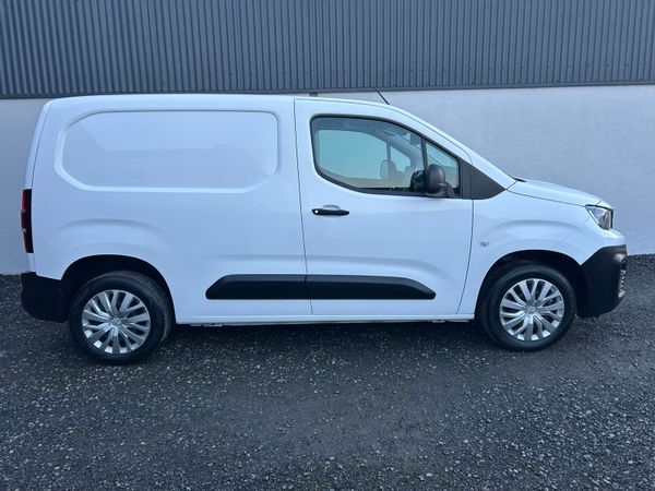 2021 Peugeot Partner 'Enterprise 374166352
