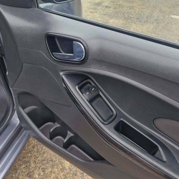 17 Ford Ka+ 5dr 374203693