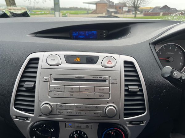 Hyundai i20 2011 low mileage Trade Sale 374289952