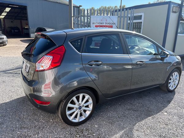 2017 Ford Fiesta titanium 374307126