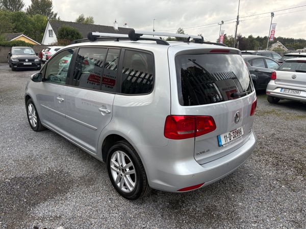 Volkswagen Touran 7 seater 1.6tdi 374309163